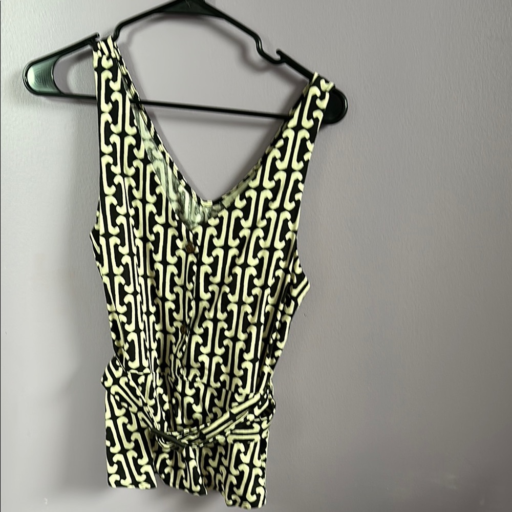 Monteau Black and White Graphic Tie Front Tank Top